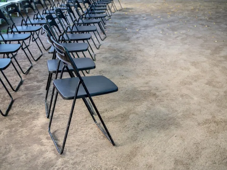 Are Folding Chairs a Good Choice for Modern Offices?